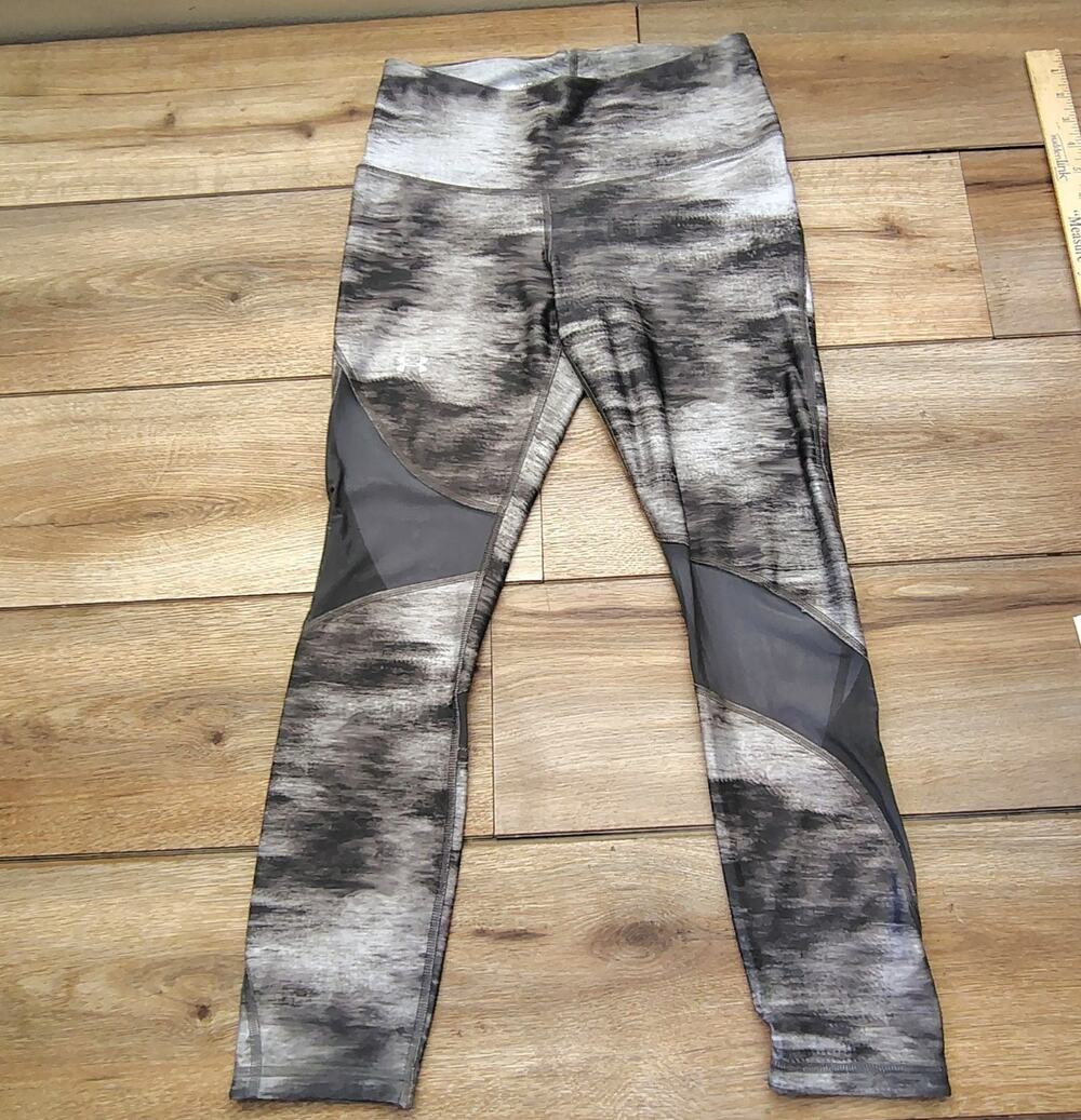 Under Armour HeatGear Gray Camo Compression Leggings Women's Medium Athletic